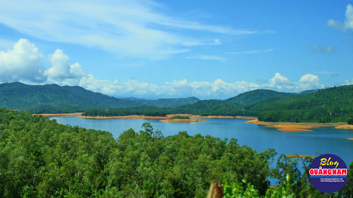 Bức tranh thiên nhiên với gam màu xanh tươi tắn - Ảnh: Le Ngoc Long